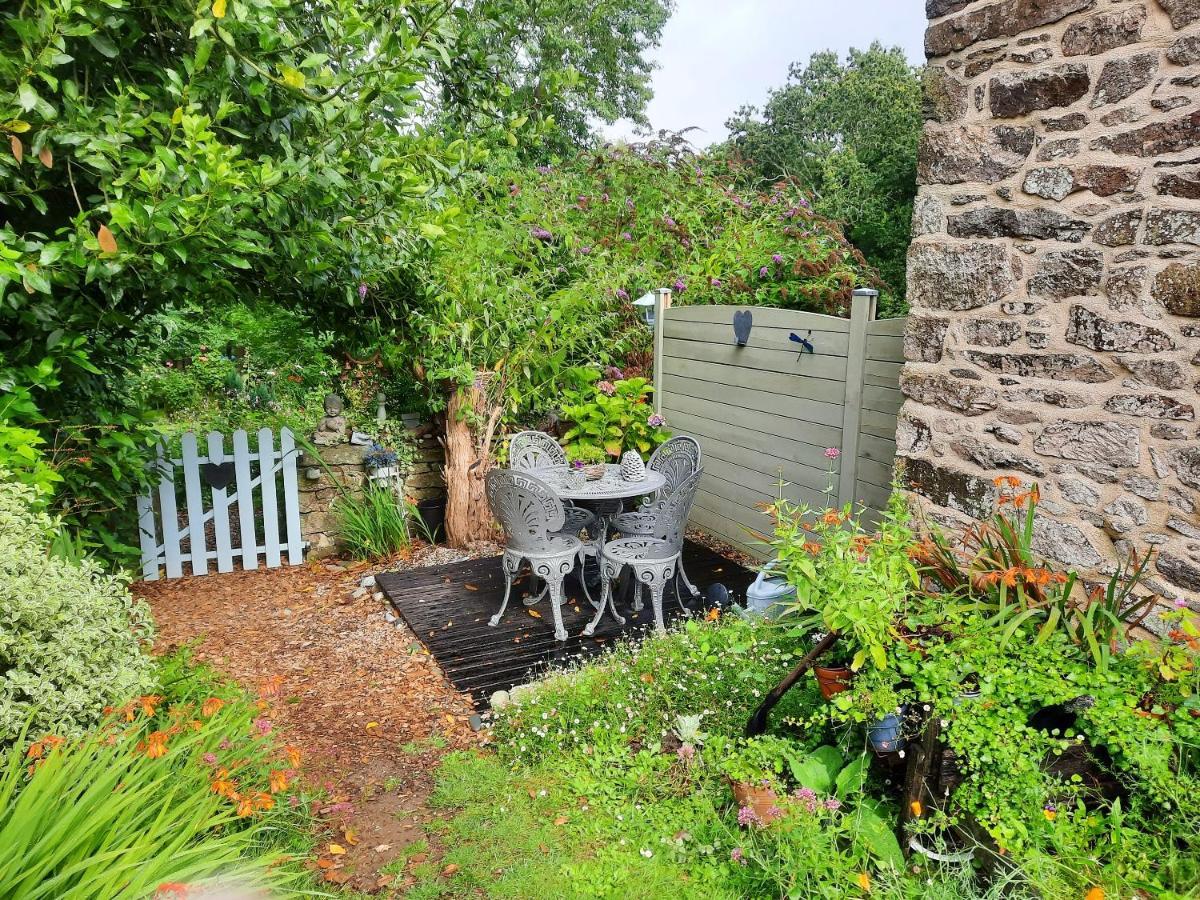 Maison Accueillante A Cleden-Cap-Sizun Avec Jardin Clos Exteriör bild